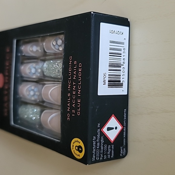 🌵 4/$20 KISS Masterpiece Glue on Nails Glitter Rhinestones Long New 88136 - Picture 4 of 5